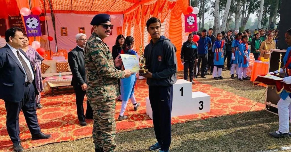 एनडीए में चयनित होने पर भोजपुर के प्रियांशु कुमार सिंह को बधाइयों का तांता