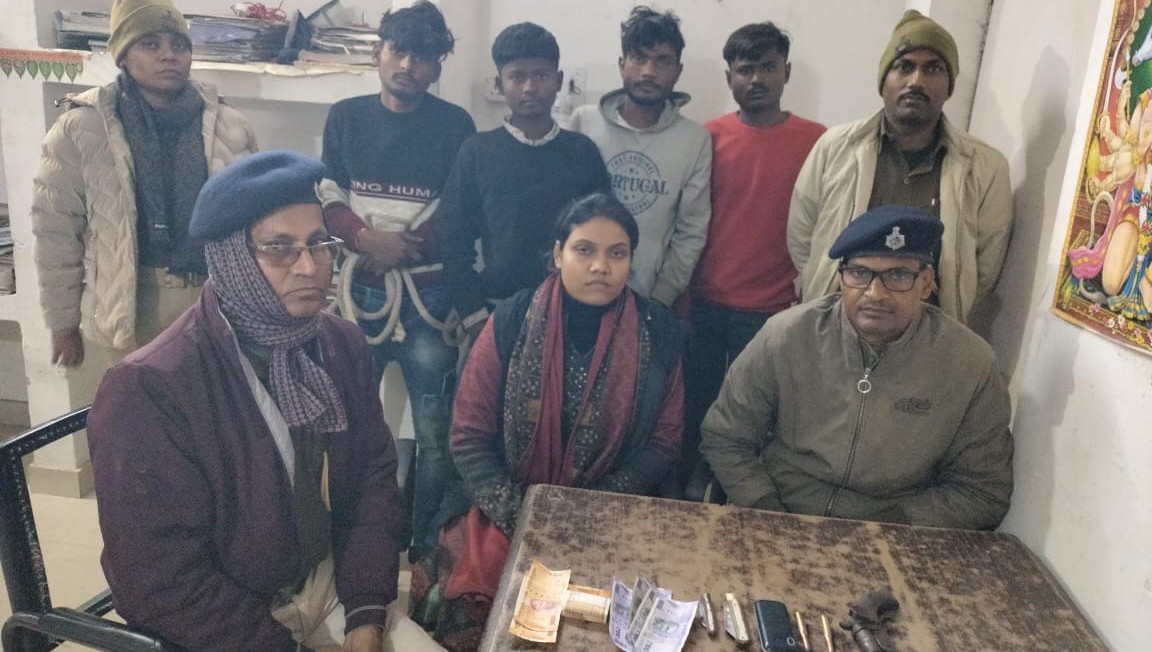 आरा रेल थाना पुलिस की बड़ी कार्रवाई, तीन अलग-अलग मामलों में हथियार व मोबाइल सहित कई आरोपी गिरफ्तार